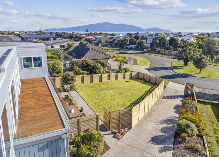  at 156 Field Way, Waikanae Beach, Waikanae