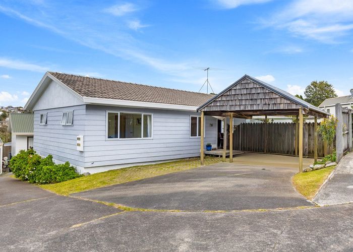  at 1/8 Atlantis Place, Totara Vale, North Shore City, Auckland