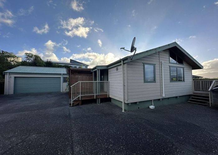  at 8a Riverstone Drive, Riverstone Terraces, Upper Hutt, Wellington