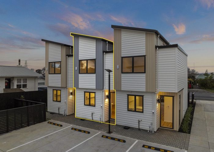  at 2/101 Botany Road, Botany Downs, Manukau City, Auckland