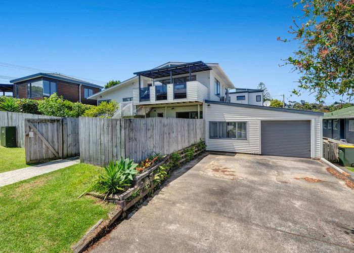  at 1/2 Pavola Grove, Glenfield, Auckland