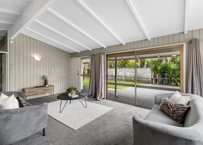  at 2 Holloway Place, Forest Lake, Hamilton