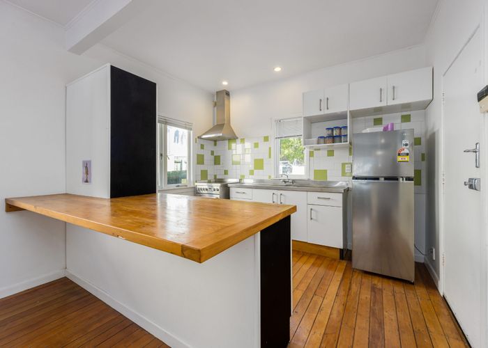  at 2/180 Lake Road, Northcote, North Shore City, Auckland