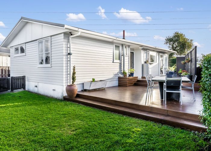  at 15 Deas Place, Otahuhu, Auckland