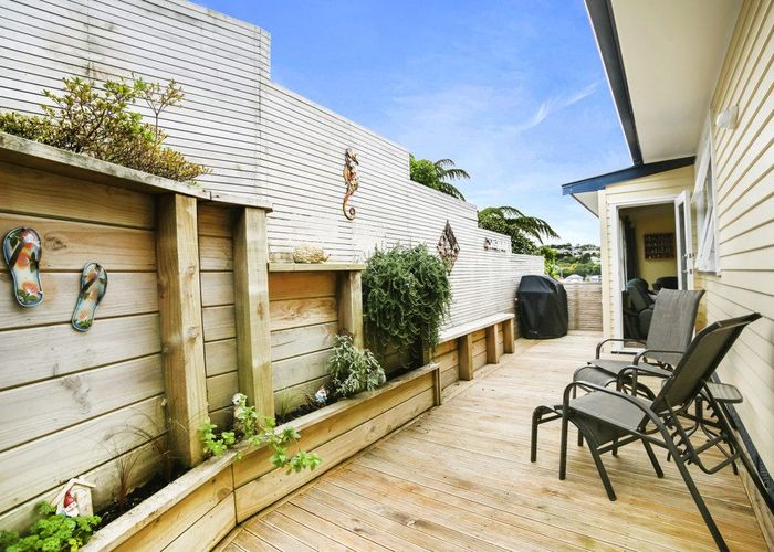  at 9 Innes Way, Newlands, Wellington