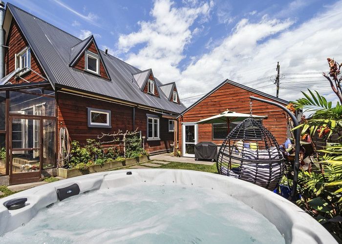  at 4 Smith Road, Merrilands, New Plymouth