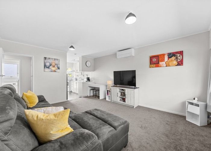  at 5/19 Bayside Avenue, Te Atatu Peninsula, Waitakere City, Auckland