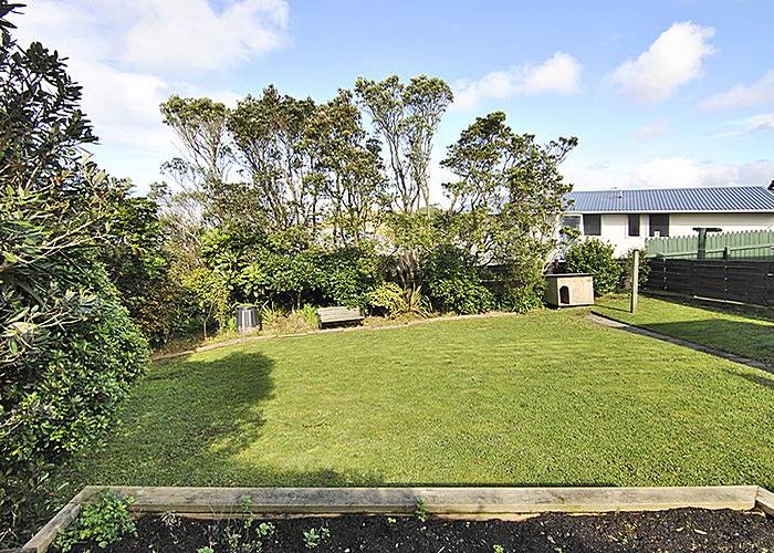  at 33 Cotswold Crescent, Newlands, Wellington