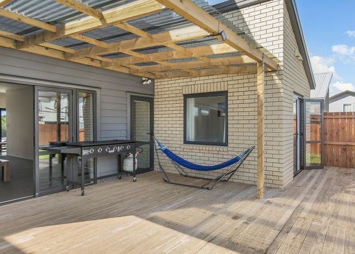  at 38 Kuurae Crescent, Weymouth, Auckland