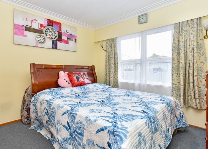  at 2/24 Miles Avenue, Papatoetoe, Auckland