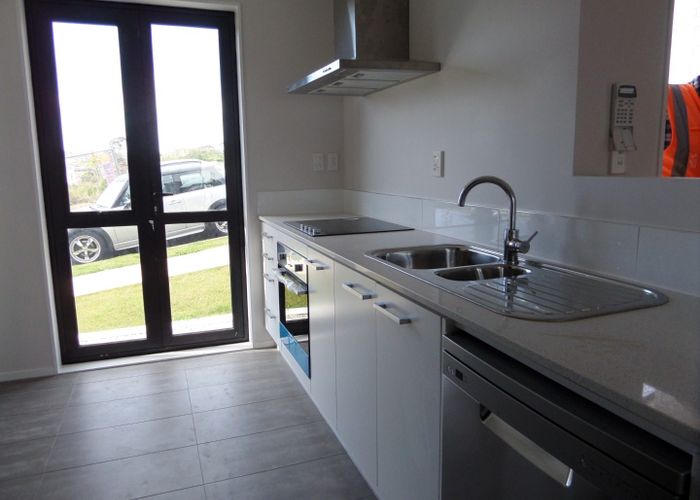  at 18/10 Silver Moon Road, Albany, North Shore City, Auckland