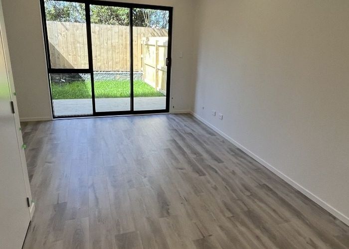  at 5/241 Don Buck Road, Massey, Waitakere City, Auckland