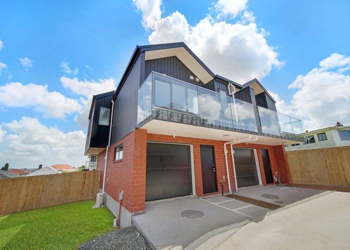  at 9/233 Great North Road, Henderson, Waitakere City, Auckland