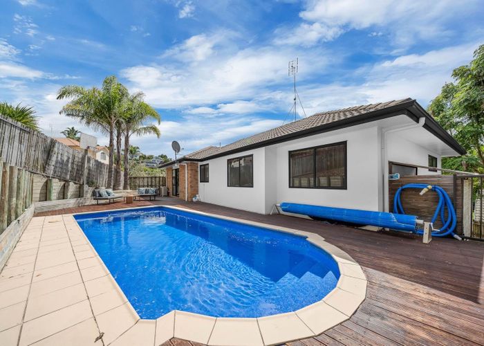  at 8 Sherwood Grove, Browns Bay, North Shore City, Auckland