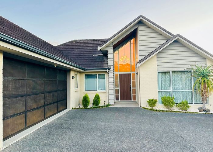  at 5 Catlins Place, Fairview Heights, North Shore City, Auckland