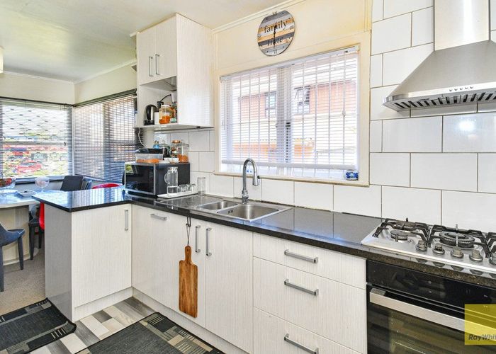  at 4 Ashley Avenue, Mangere East, Auckland