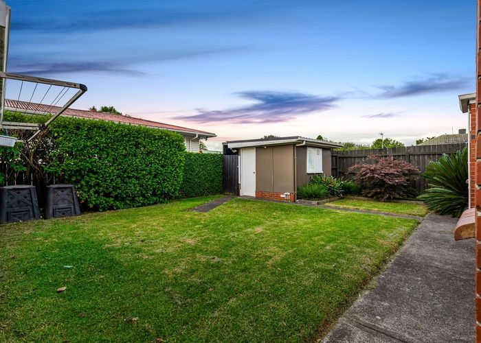  at 2 Eastdale Road, Avondale, Auckland
