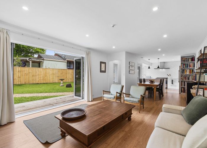  at 4/203 Lake Road, Belmont, Auckland