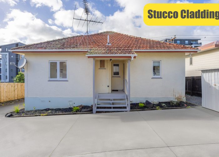  at 2/180 Lake Road, Northcote, North Shore City, Auckland
