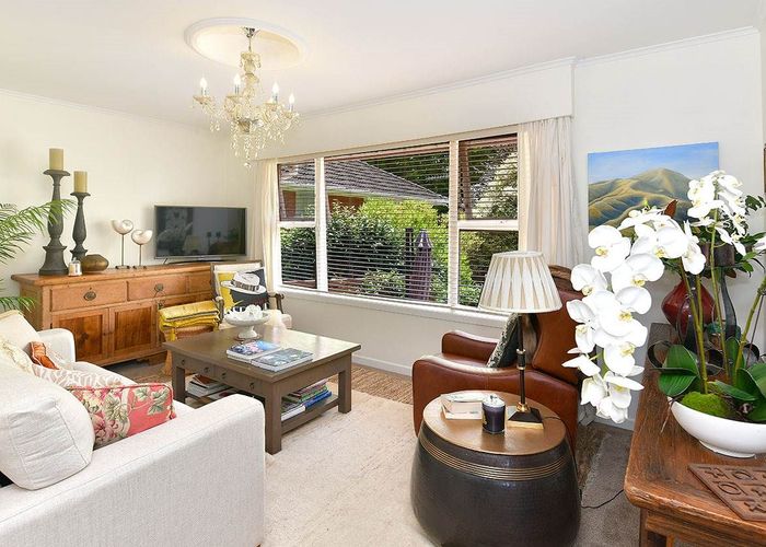  at 2/14 Dorchester Street, Meadowbank, Auckland