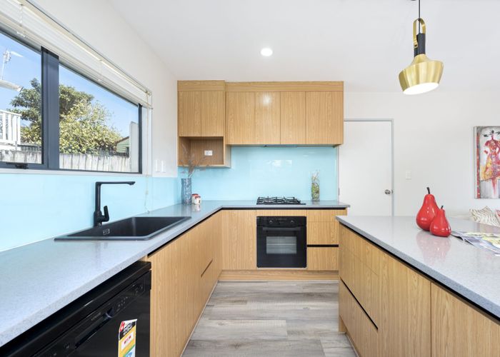  at 5 Parrs Cross Road, Henderson, Auckland
