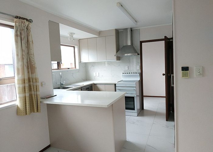  at 2/8 Aberfeldy Ave, Highland Park, Manukau City, Auckland