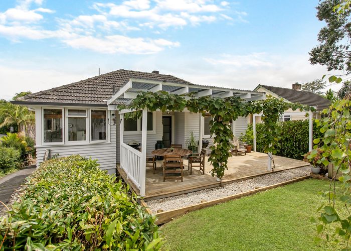  at 25 Clairville Crescent, Wai O Taiki Bay, Auckland