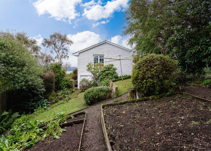  at 21 Jane Street, Macandrew Bay, Dunedin