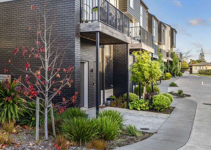  at 12 Panoni Lane, Howick, Manukau City, Auckland