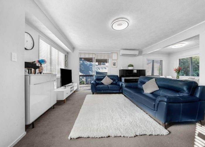  at 2/116 Bradbury Road, Highland Park, Manukau City, Auckland