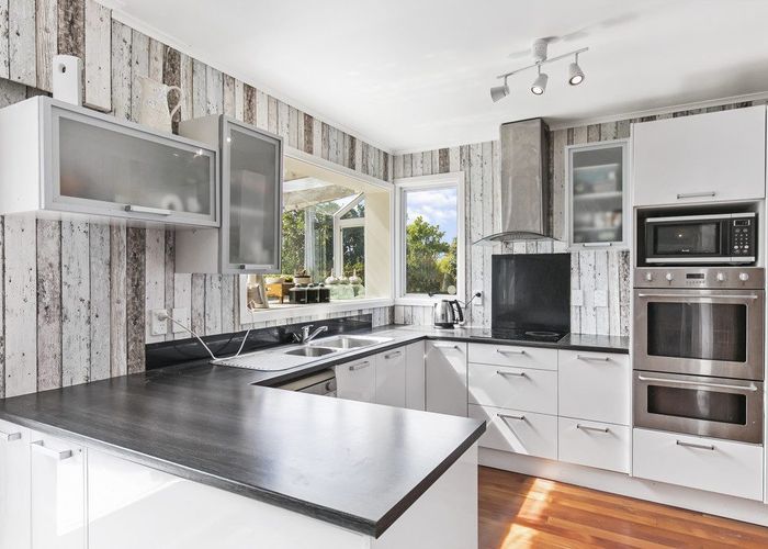  at 20 Scenic Drive, Hill Park, Manukau City, Auckland