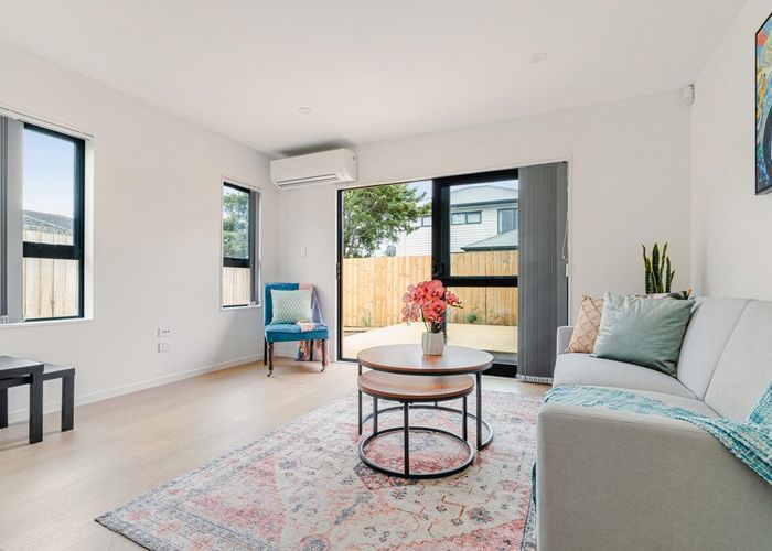  at 2/32 Tapuwae Way, Mangere Bridge, Manukau City, Auckland