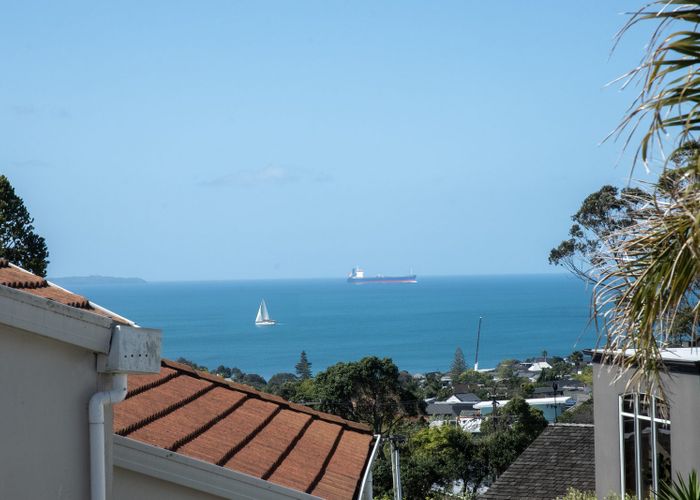  at 1/82 Knights Road, Rothesay Bay, Auckland