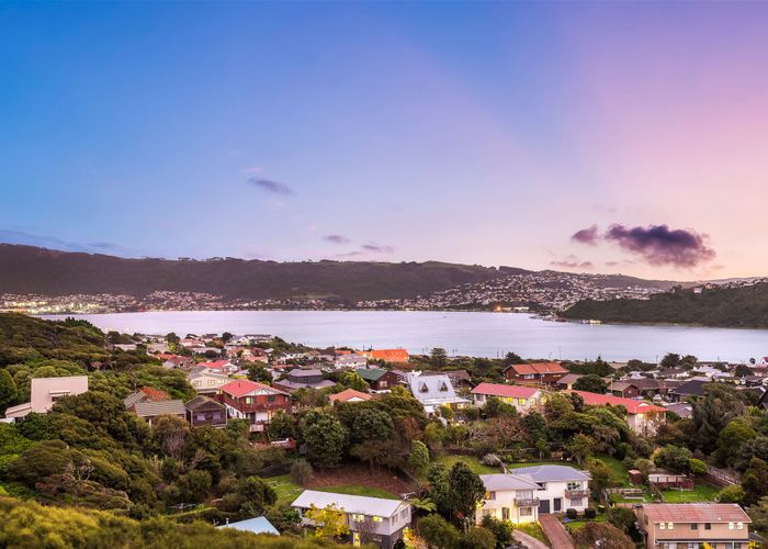  at 8 Cromarty Place, Papakowhai, Porirua