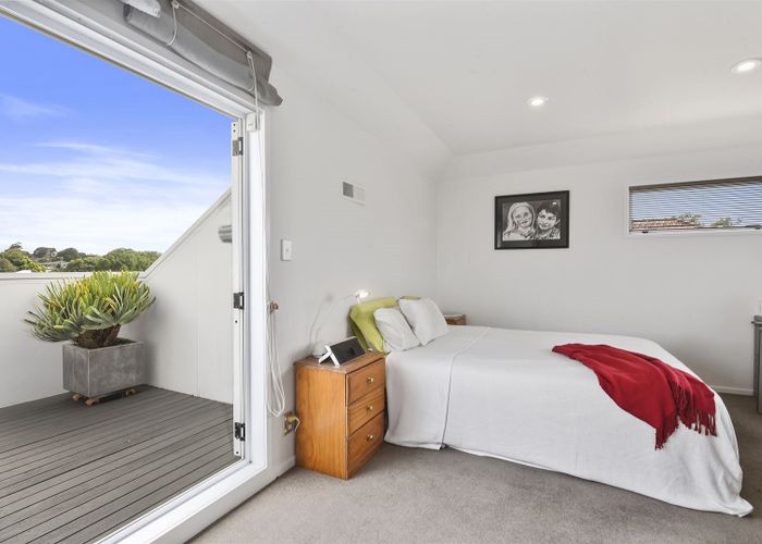  at 1/30 Fraser Road, Narrow Neck, Auckland