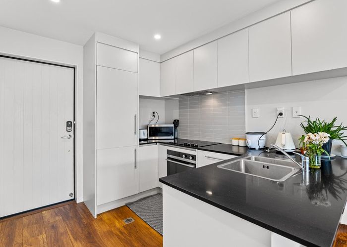  at 8/36 Kaipatiki Road, Glenfield, North Shore City, Auckland