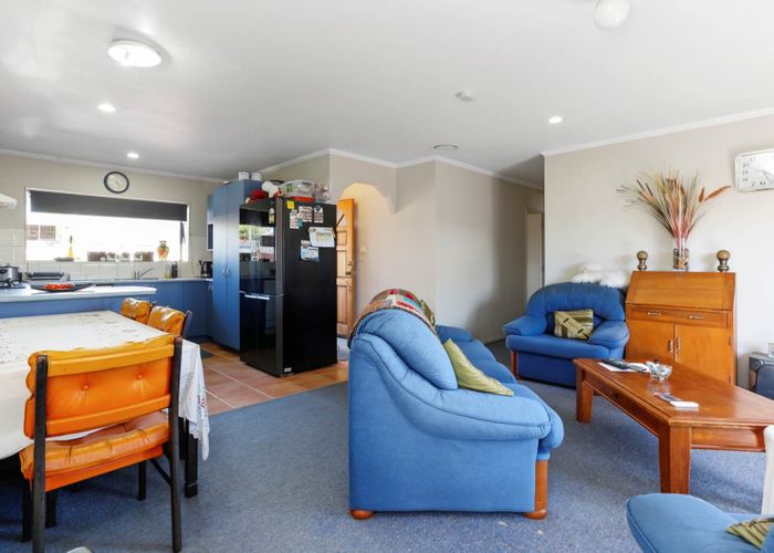  at 8 Cambridge Terrace, Papatoetoe, Auckland