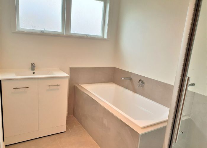  at 4 Sheehan Road, Te Atatu South, Waitakere City, Auckland