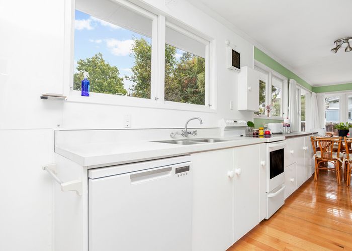  at 2 Linwood Avenue, Forrest Hill, Auckland