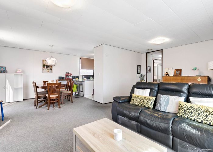  at 1/32 Caribbean Drive, Unsworth Heights, Auckland
