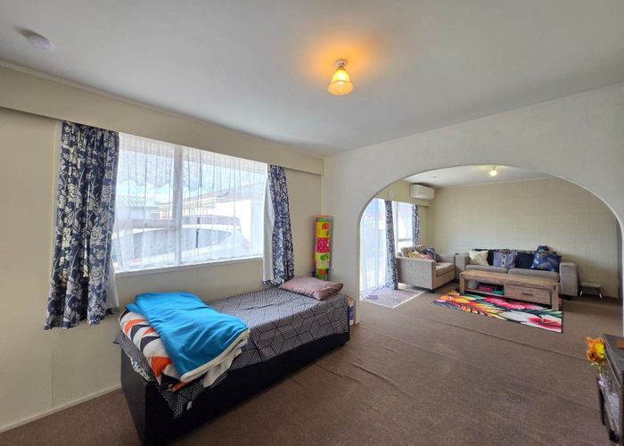  at 2/12 Leith Court, Papatoetoe, Manukau City, Auckland