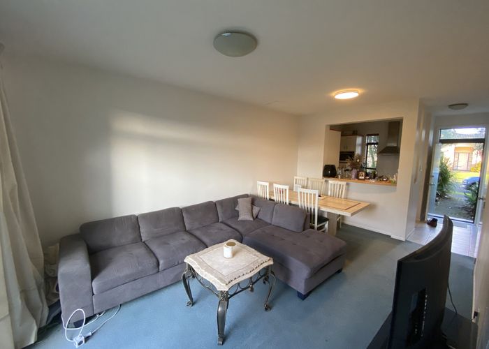  at 27/2 Armoy Drive, Botany Downs, Manukau City, Auckland
