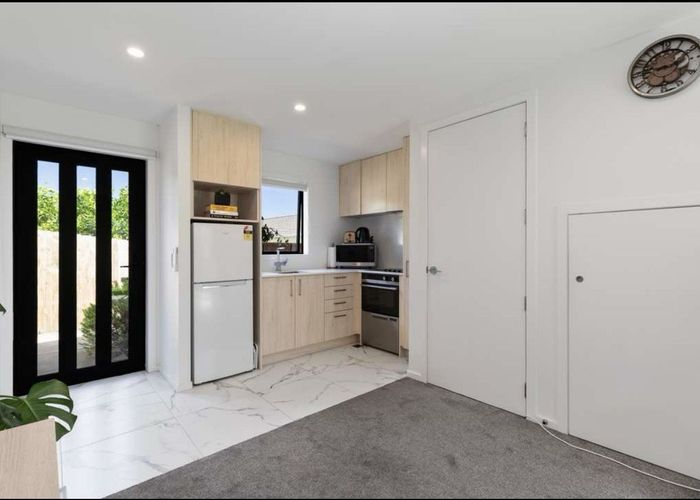  at 6/102 Millbrook Road, Henderson, Waitakere City, Auckland