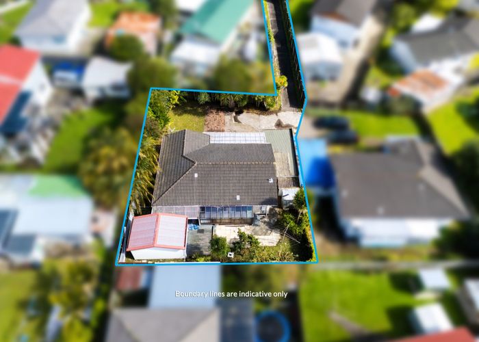  at 2/15 Larissa Avenue, Henderson, Waitakere City, Auckland