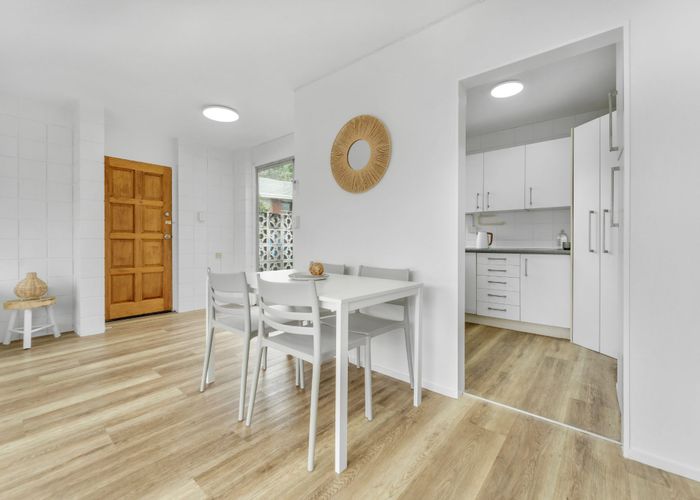  at 1/42 Bentley Avenue, Glenfield, North Shore City, Auckland