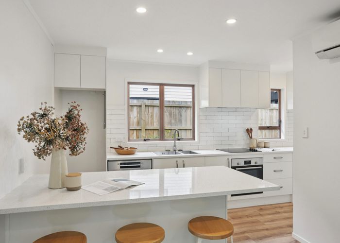  at 2/100 Royal Road, Massey, Waitakere City, Auckland