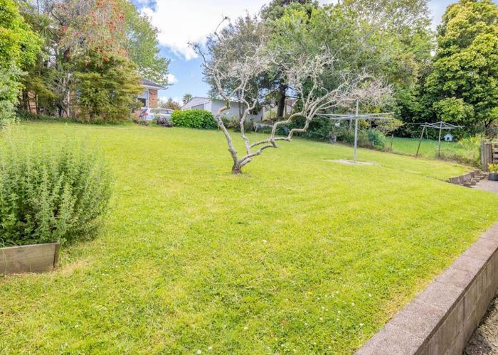  at 37 Rosalind Road, Glenfield, Auckland
