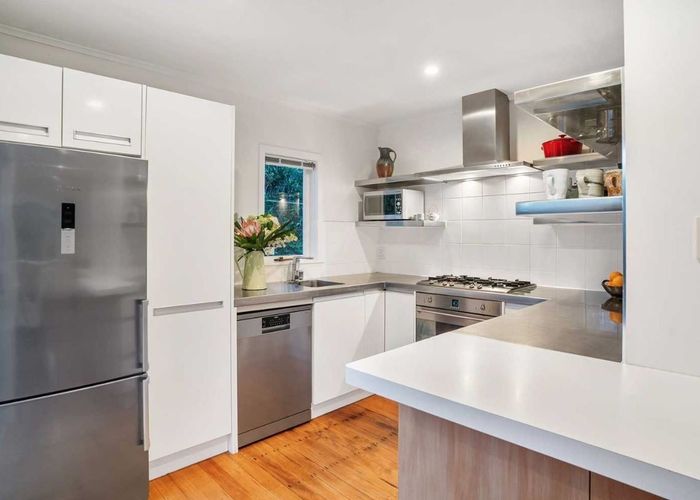  at 27 Renfrew Avenue, Sandringham, Auckland City, Auckland