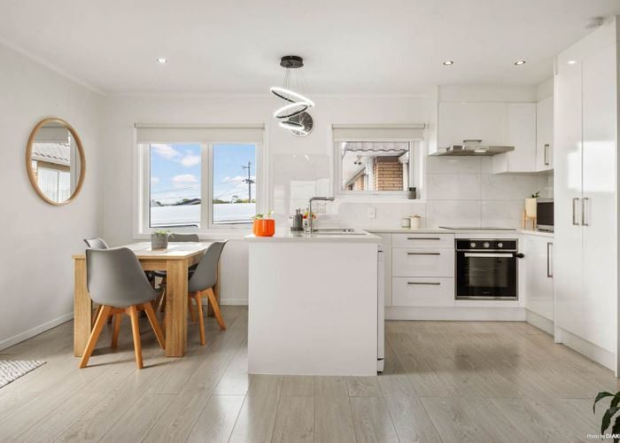  at 4/94 Lynwood Road, New Lynn, Waitakere City, Auckland