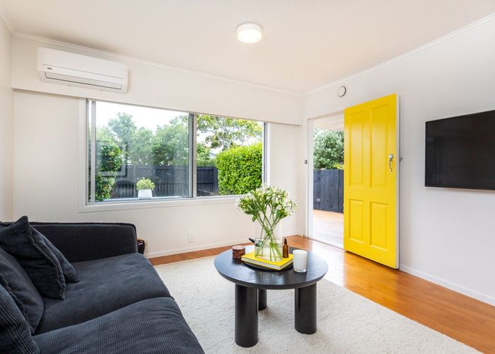  at 2/5 Powell Street, Avondale, Auckland